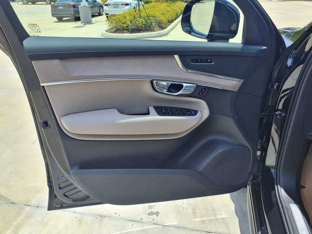 New 2026 Volvo XC90 B5 Plus w/ Protection Package Premier AWD/4WD image 13