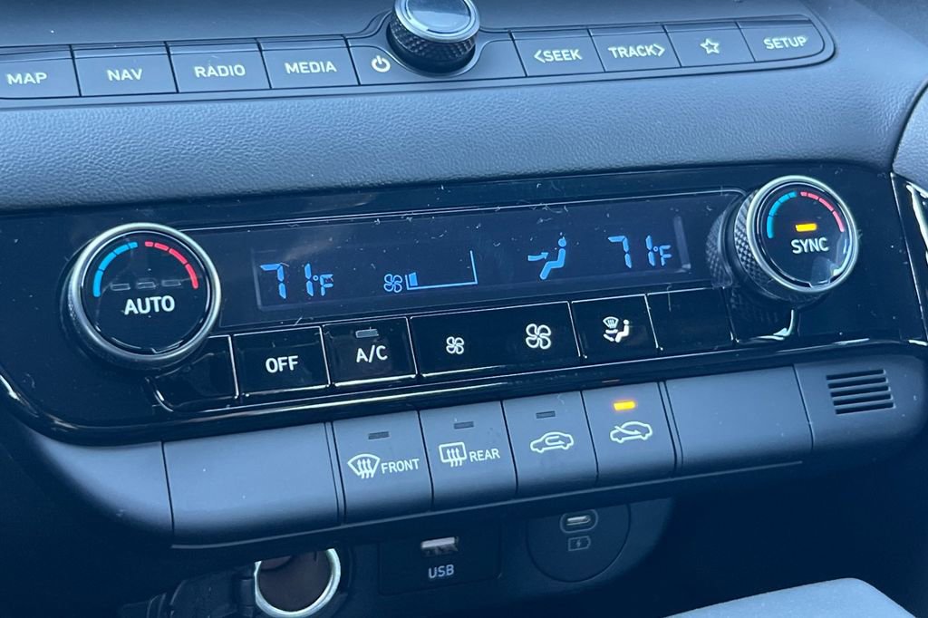 New 2025 Hyundai Elantra SEL image 18