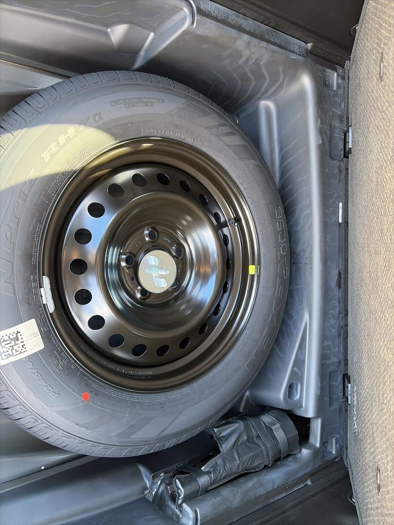 Used 2024 Jeep Grand Cherokee Limited w/ Black Appearance Package image 13