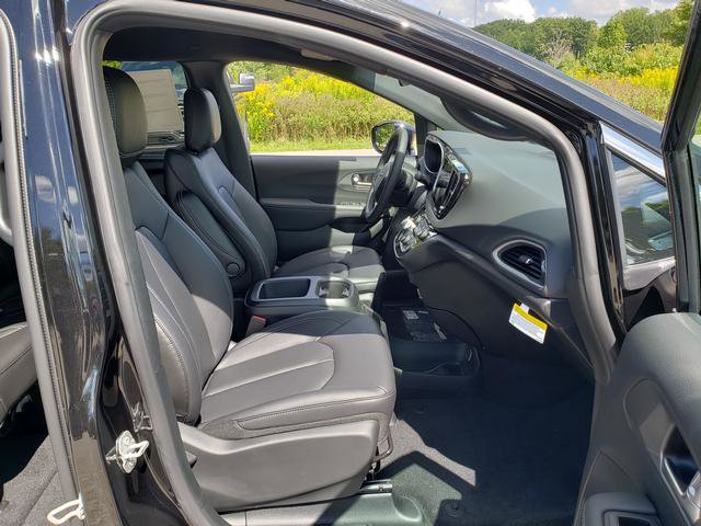 New 2026 Chrysler Voyager LX image 10