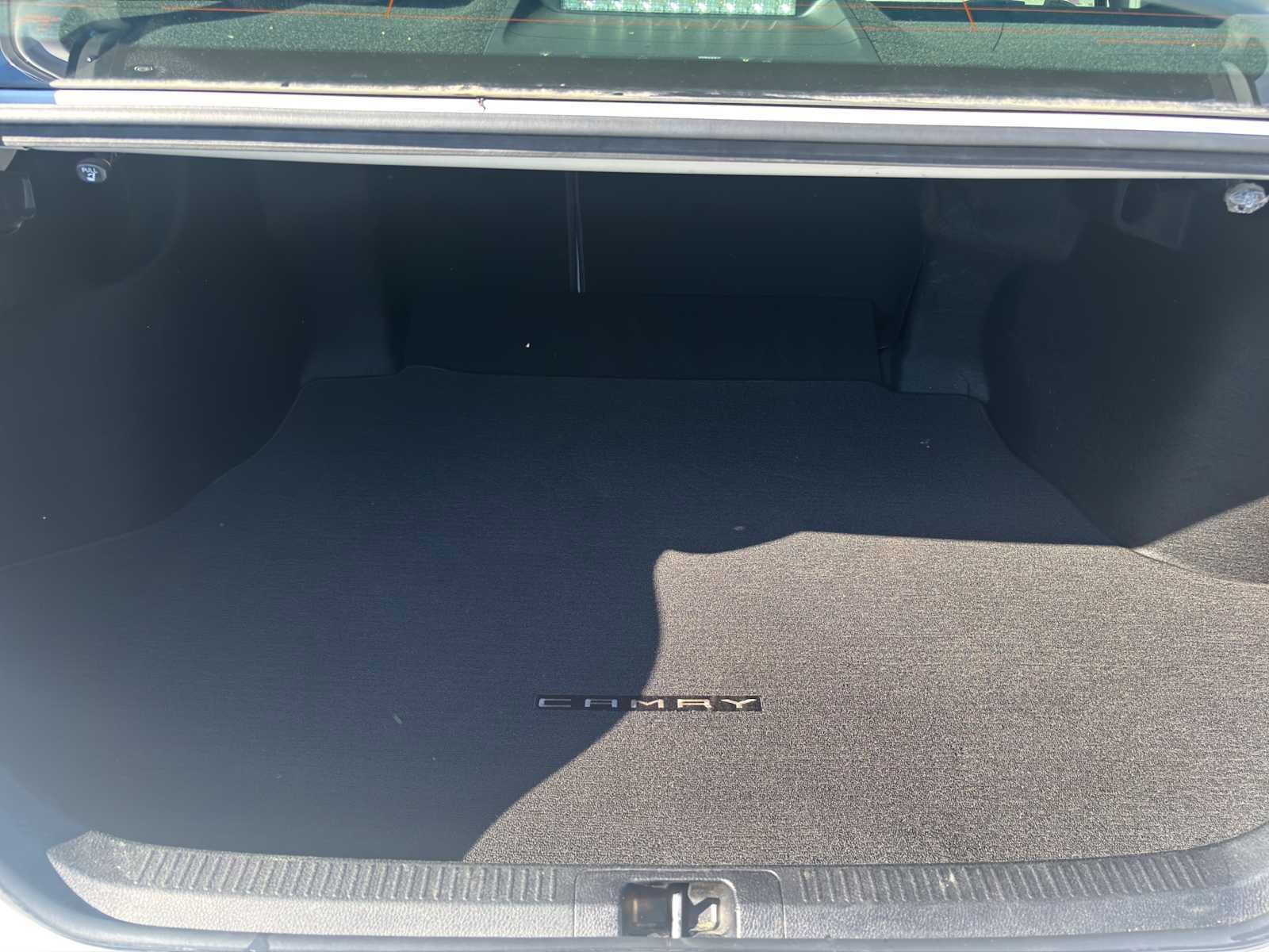 Used 2018 Toyota Camry SE FWD image 21