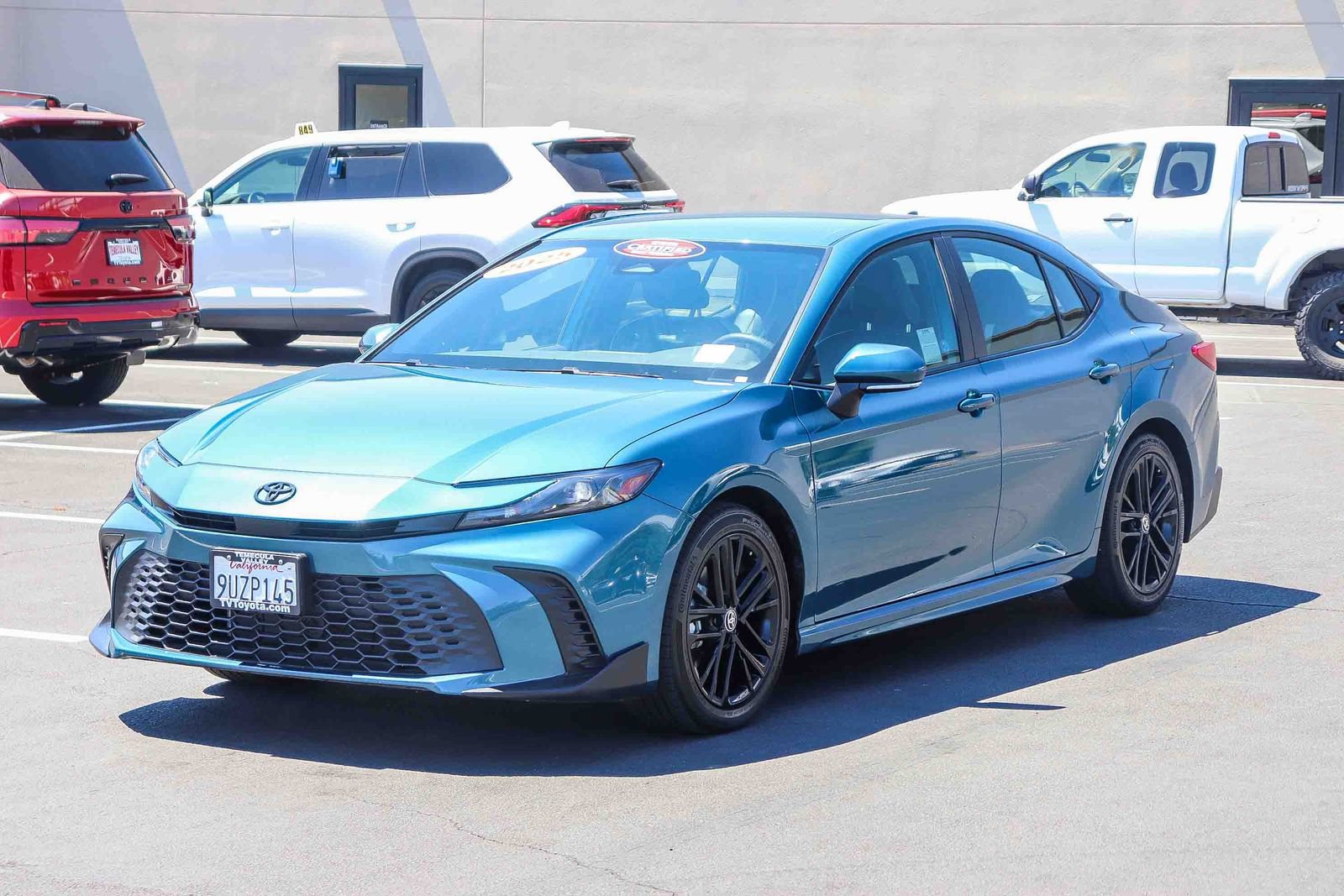 Certified 2025 Toyota Camry SE FWD image 3
