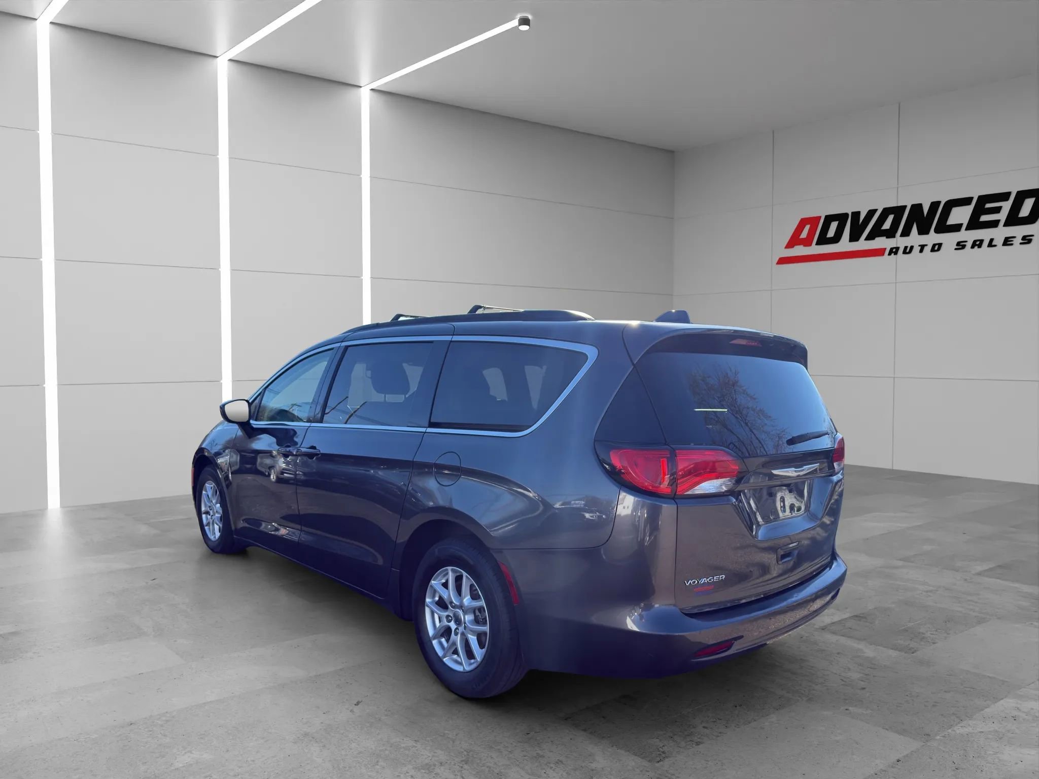 Used 2020 Chrysler Voyager Lxi image 4