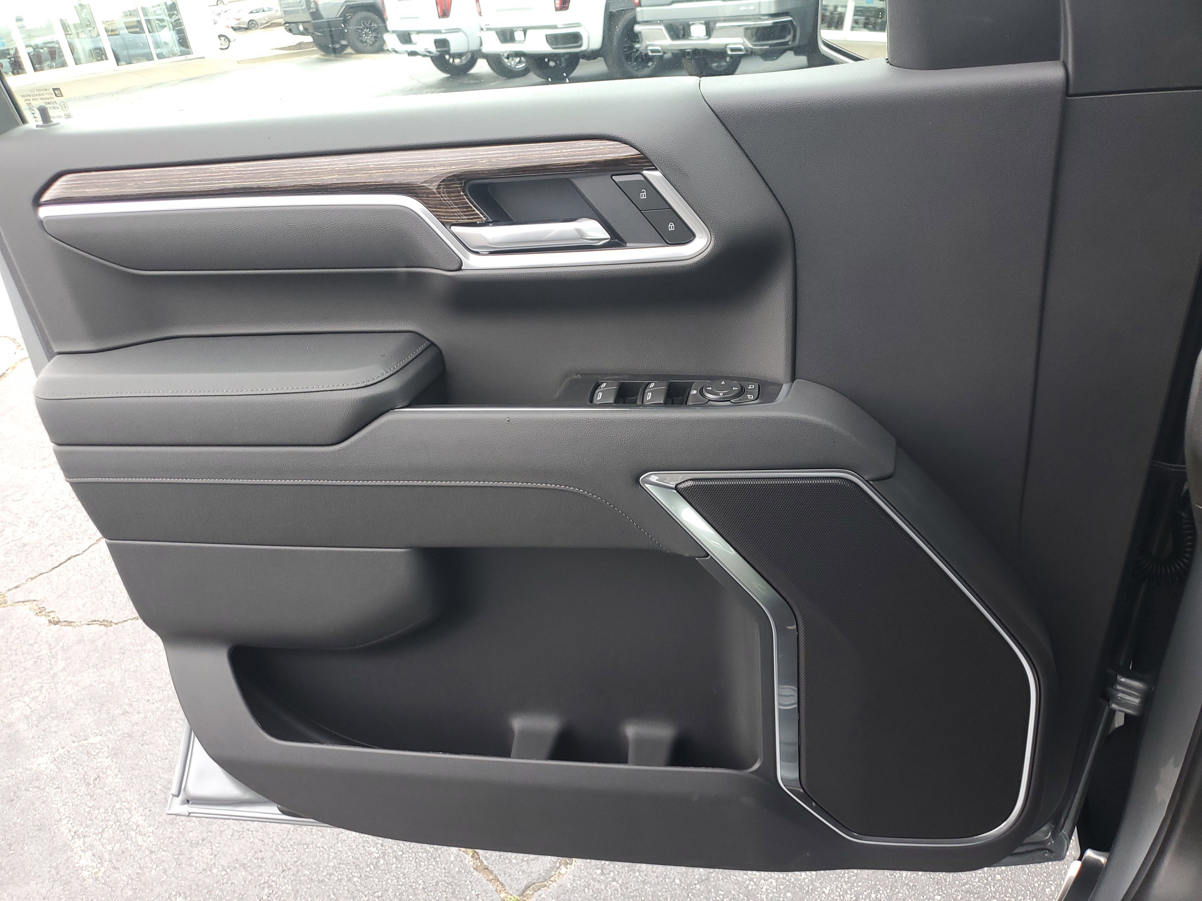 New 2026 GMC Sierra 1500 SLE image 18