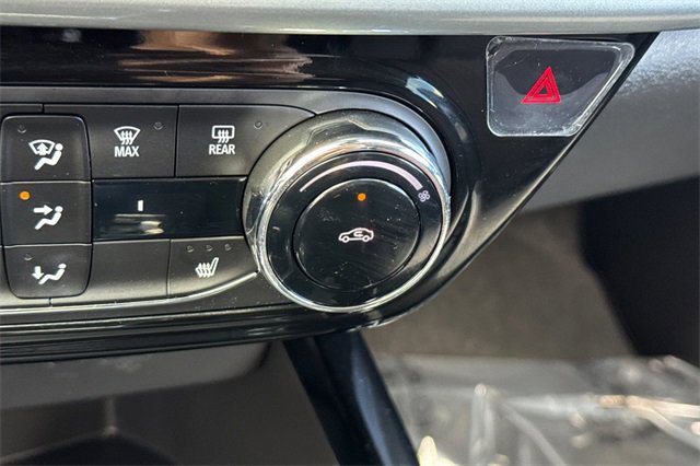 Used 2025 Chevrolet Trax LT w/ Driver Confidence Package image 30