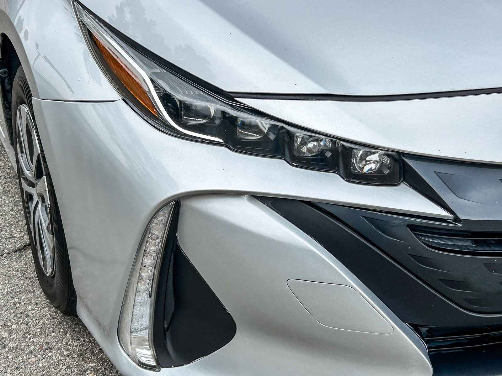 Used 2021 Toyota Prius Prime XLE w/ Carpet Mat Package (TMS) FWD image 4