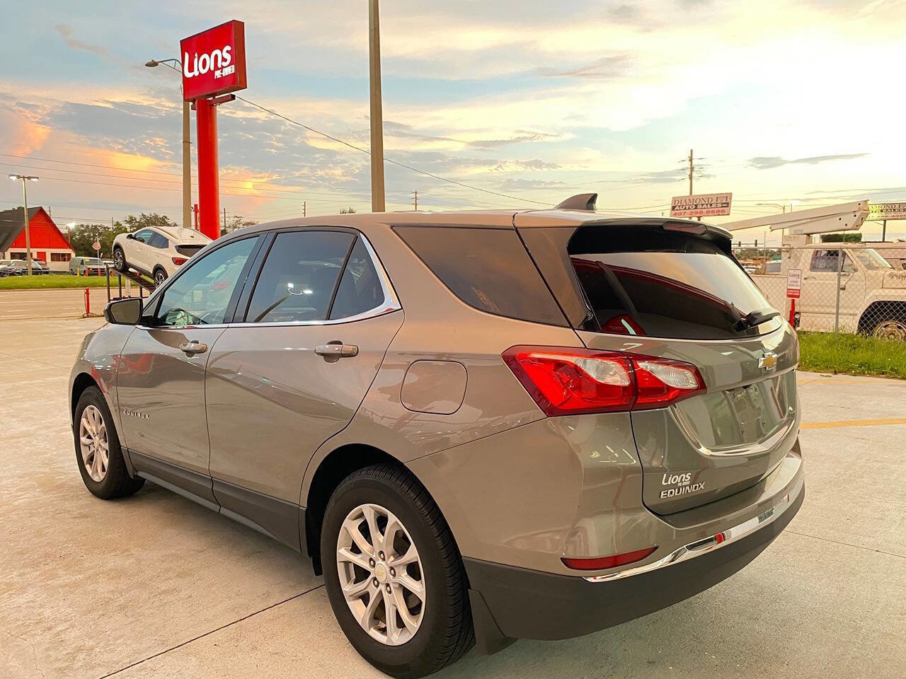Used 2018 Chevrolet Equinox LT image 3
