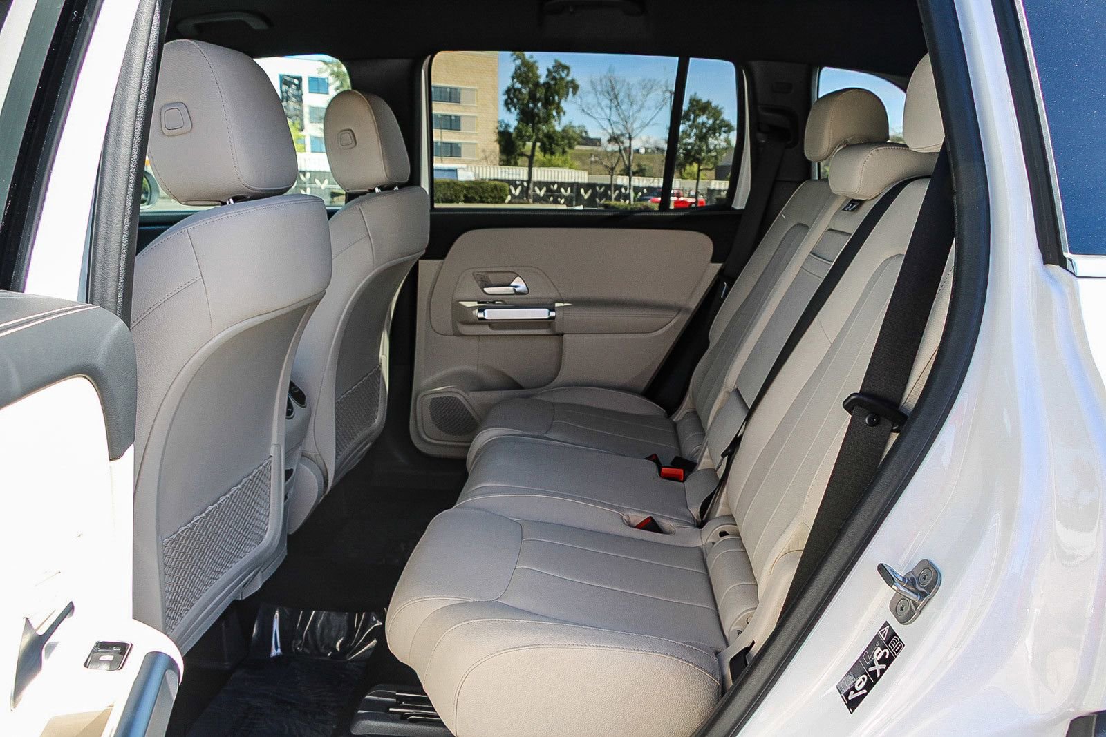 Used 2025 Mercedes-Benz GLB 250 4MATIC image 19