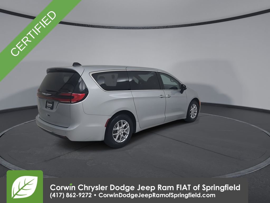 Certified 2023 Chrysler Pacifica Touring-L image 15