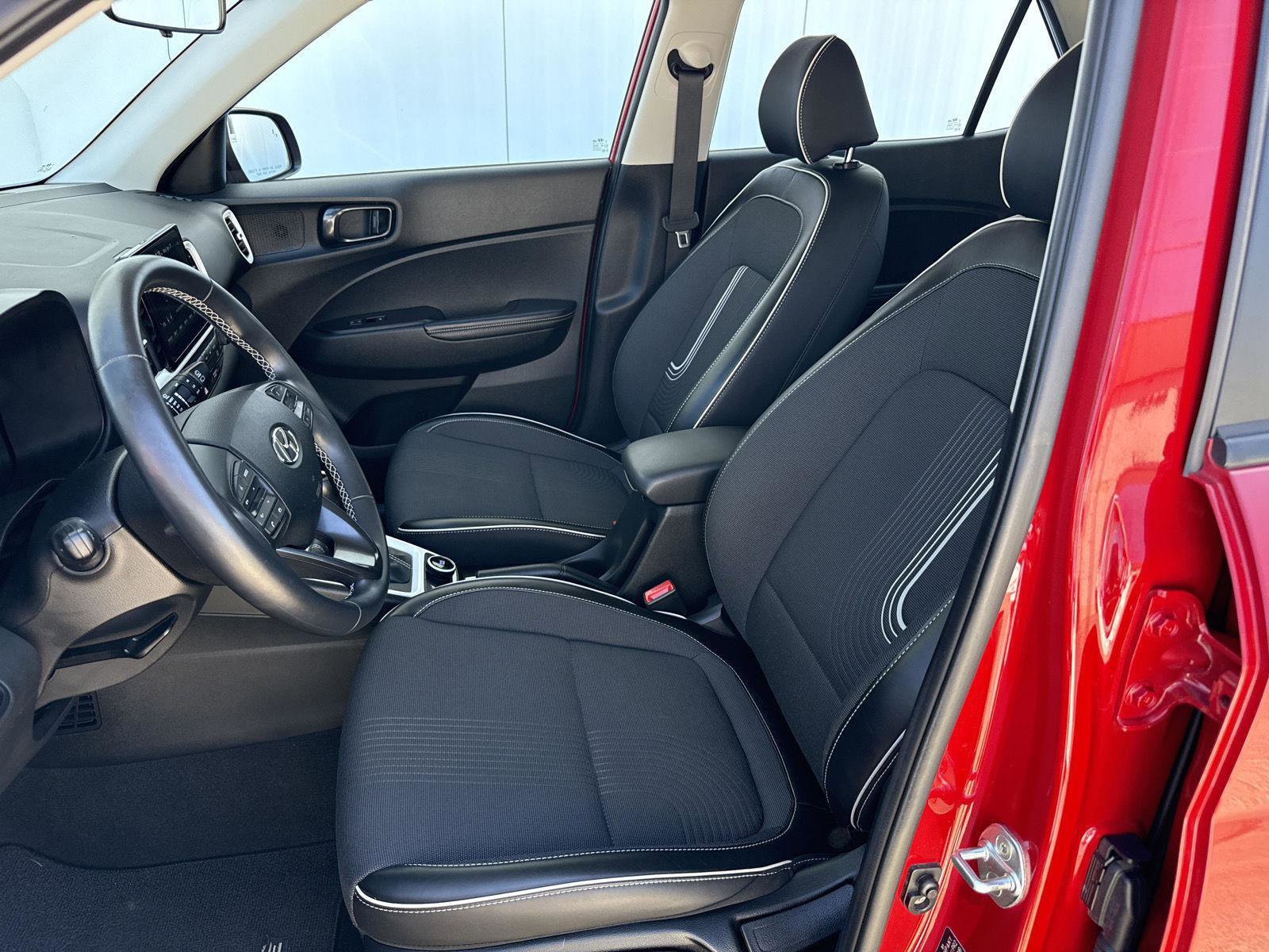 Used 2022 Hyundai Venue Limited w/ Cargo Package FWD image 13