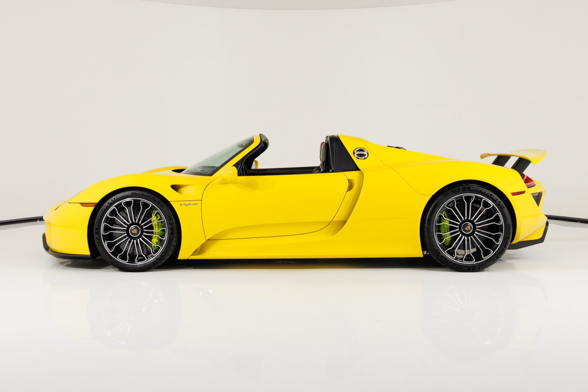 Used 2015 Porsche 918 Spyder AWD/4WD image 7