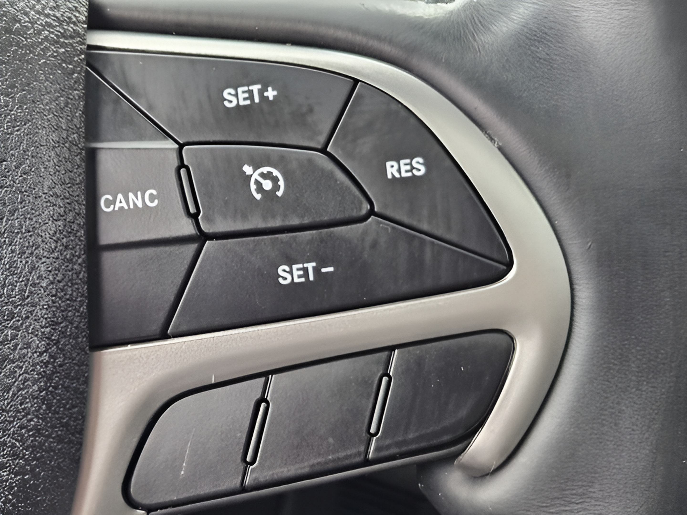 Used 2018 Jeep Grand Cherokee Limited w/ Luxury Group II RWD image 22