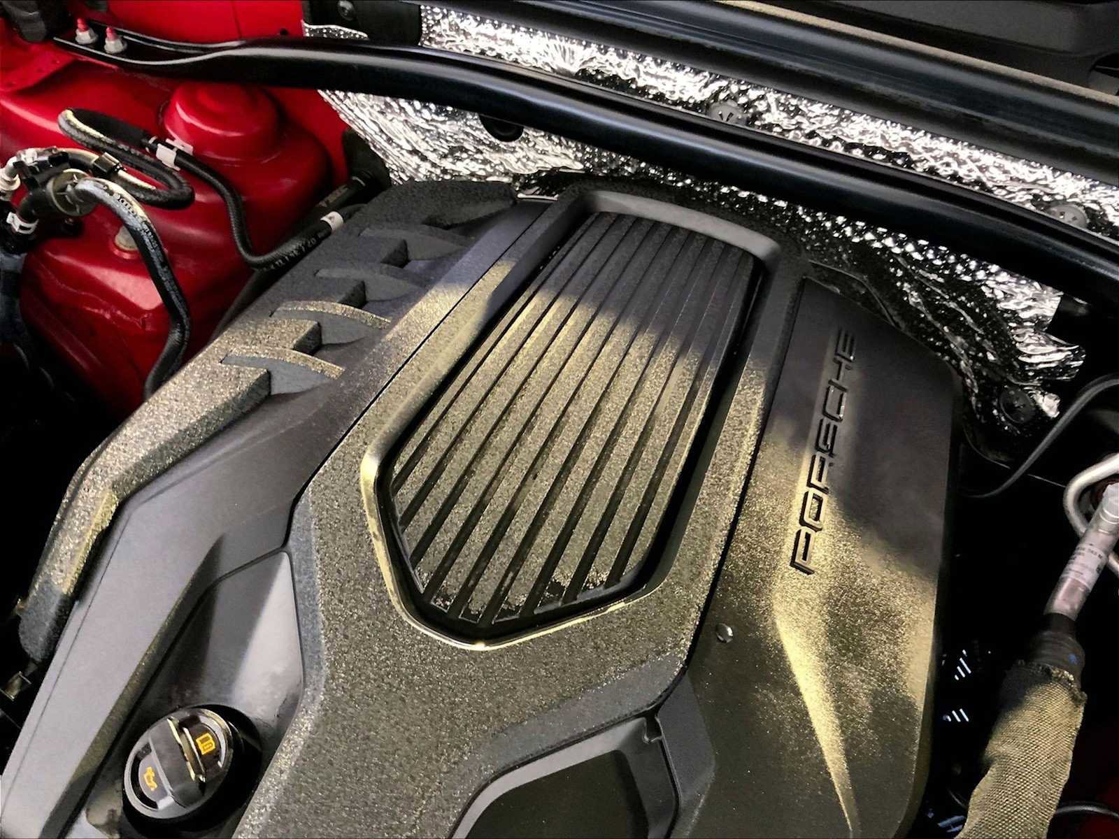 Certified 2023 Porsche Macan AWD/4WD image 33