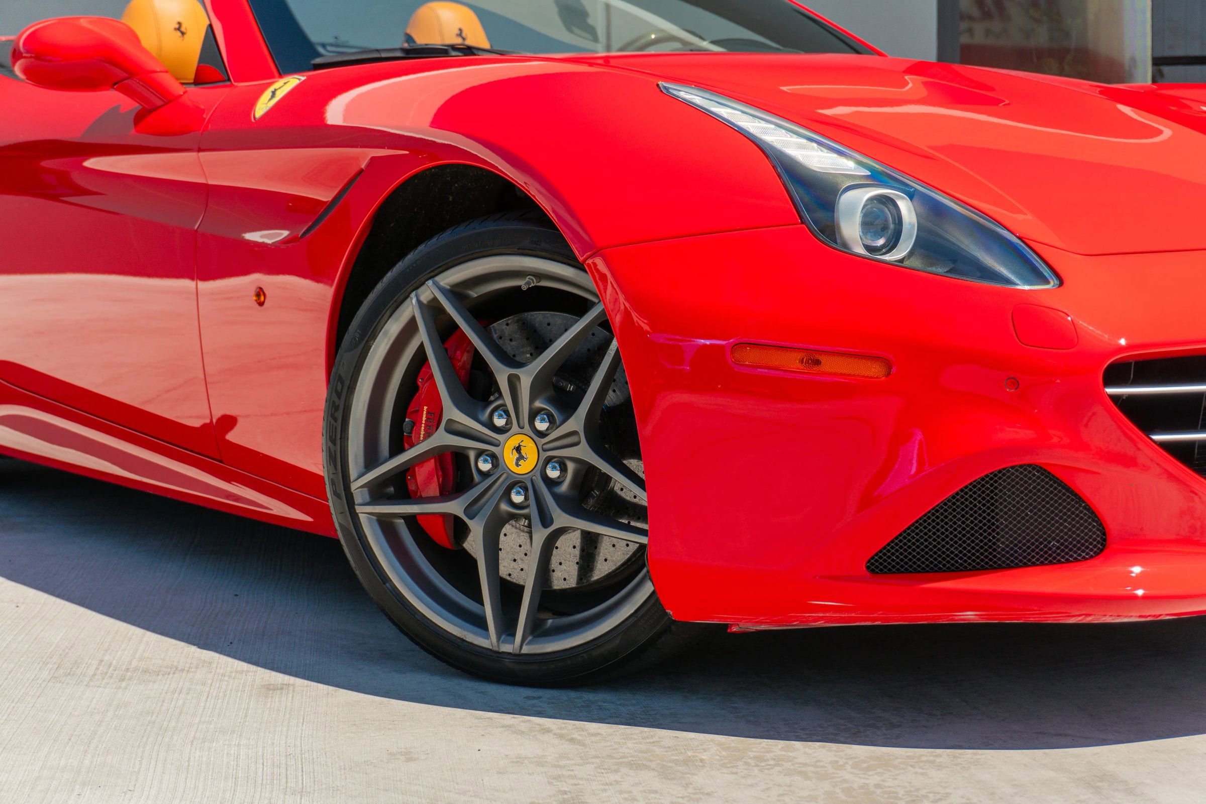 Used 2017 Ferrari California T image 33