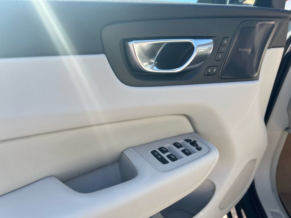New 2026 Volvo XC60 T8 Ultra w/ Protection Package Premier AWD/4WD image 11