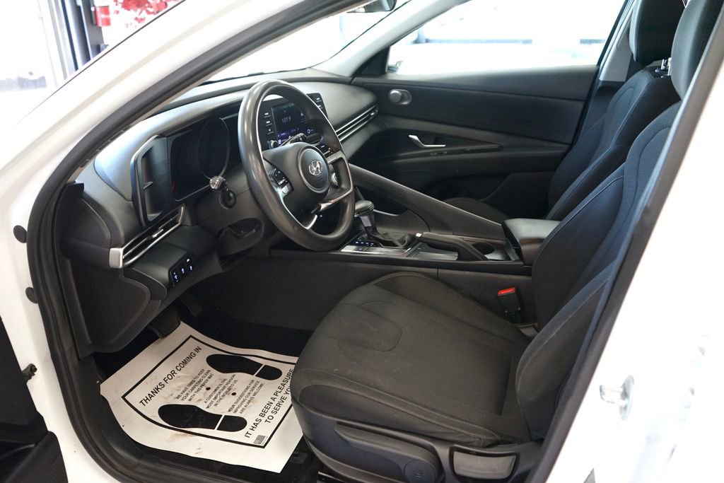 Used 2021 Hyundai Elantra SE FWD image 21