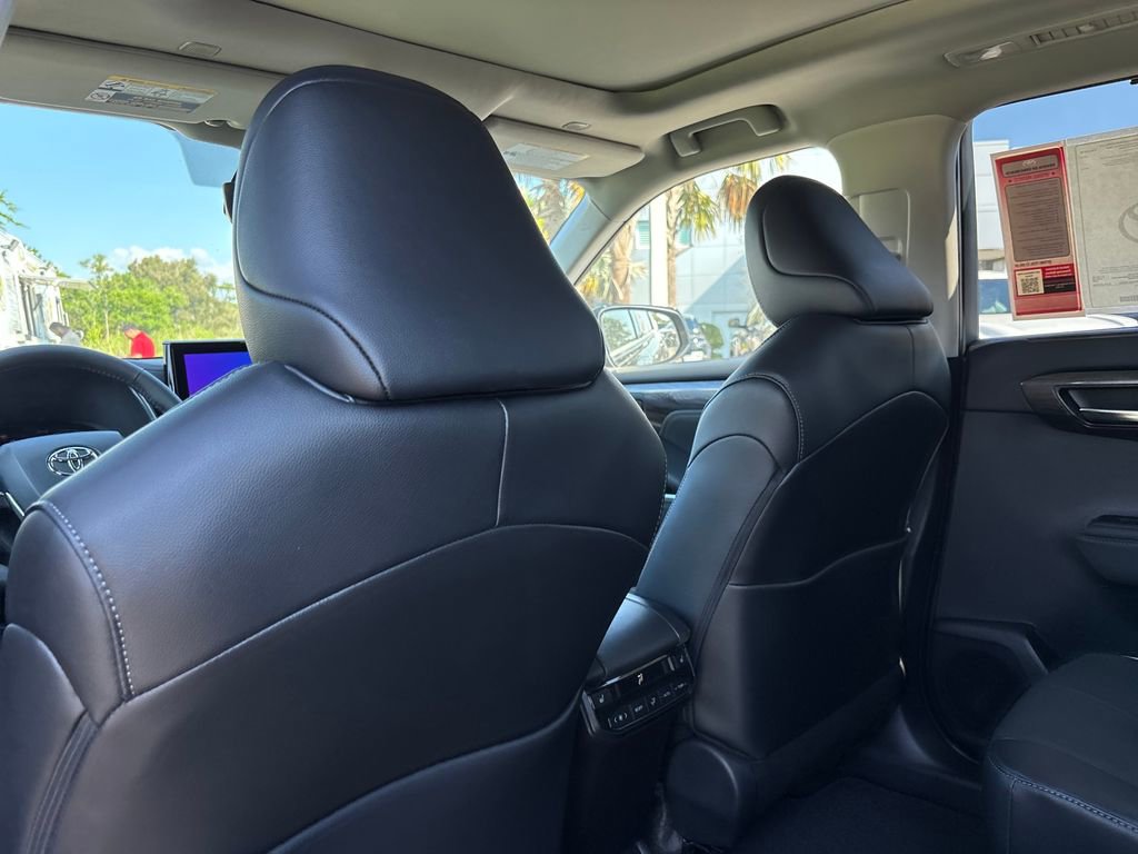 New 2026 Toyota Highlander Platinum image 30