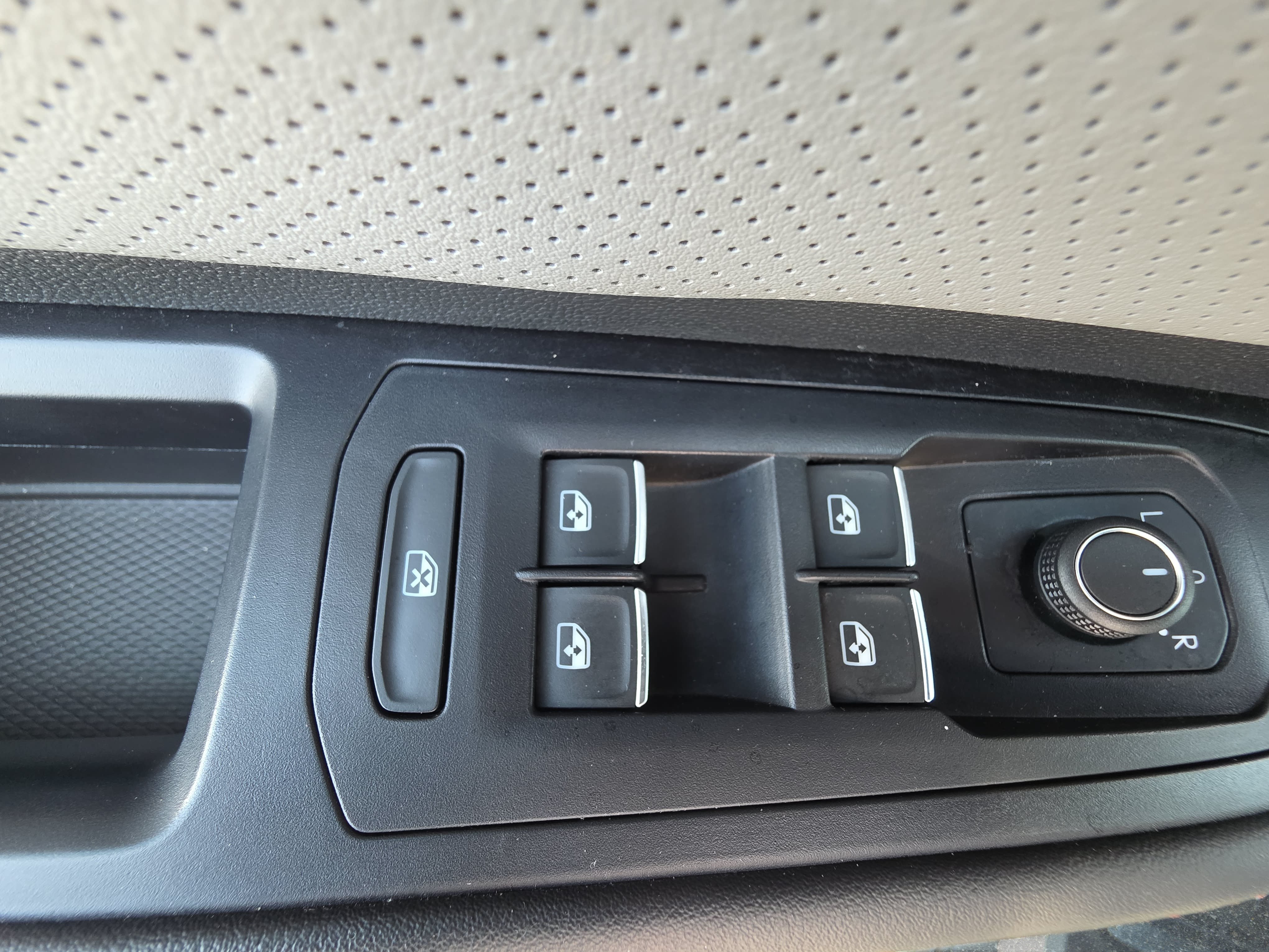 Used 2024 Volkswagen Atlas Peak Edition SEL AWD/4WD image 30