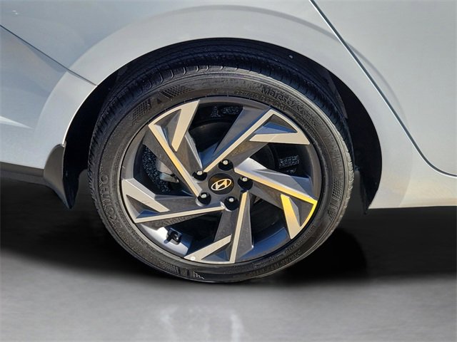 Used 2025 Hyundai Elantra Sport image 5