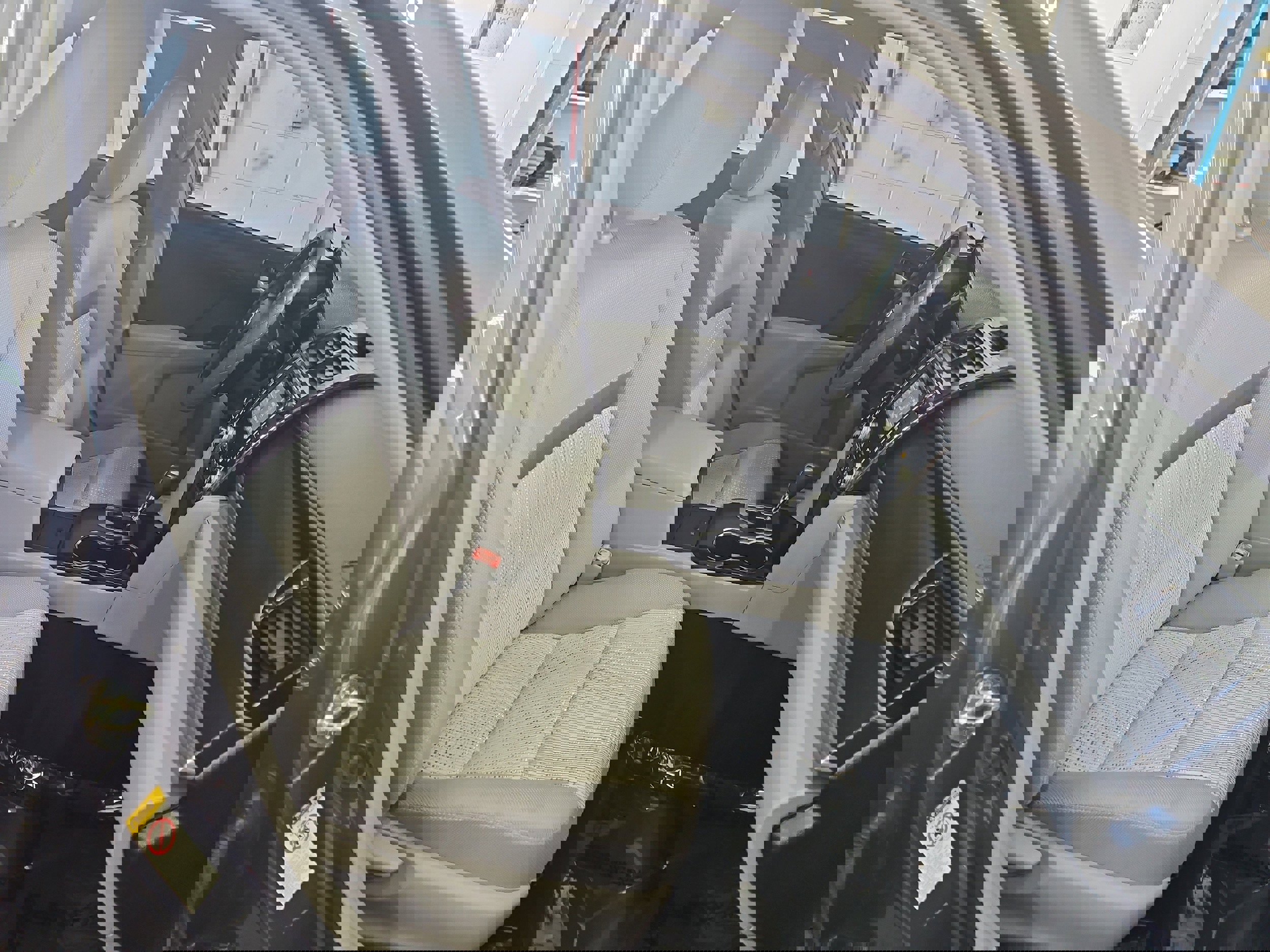 Used 2014 Toyota Camry LE image 17