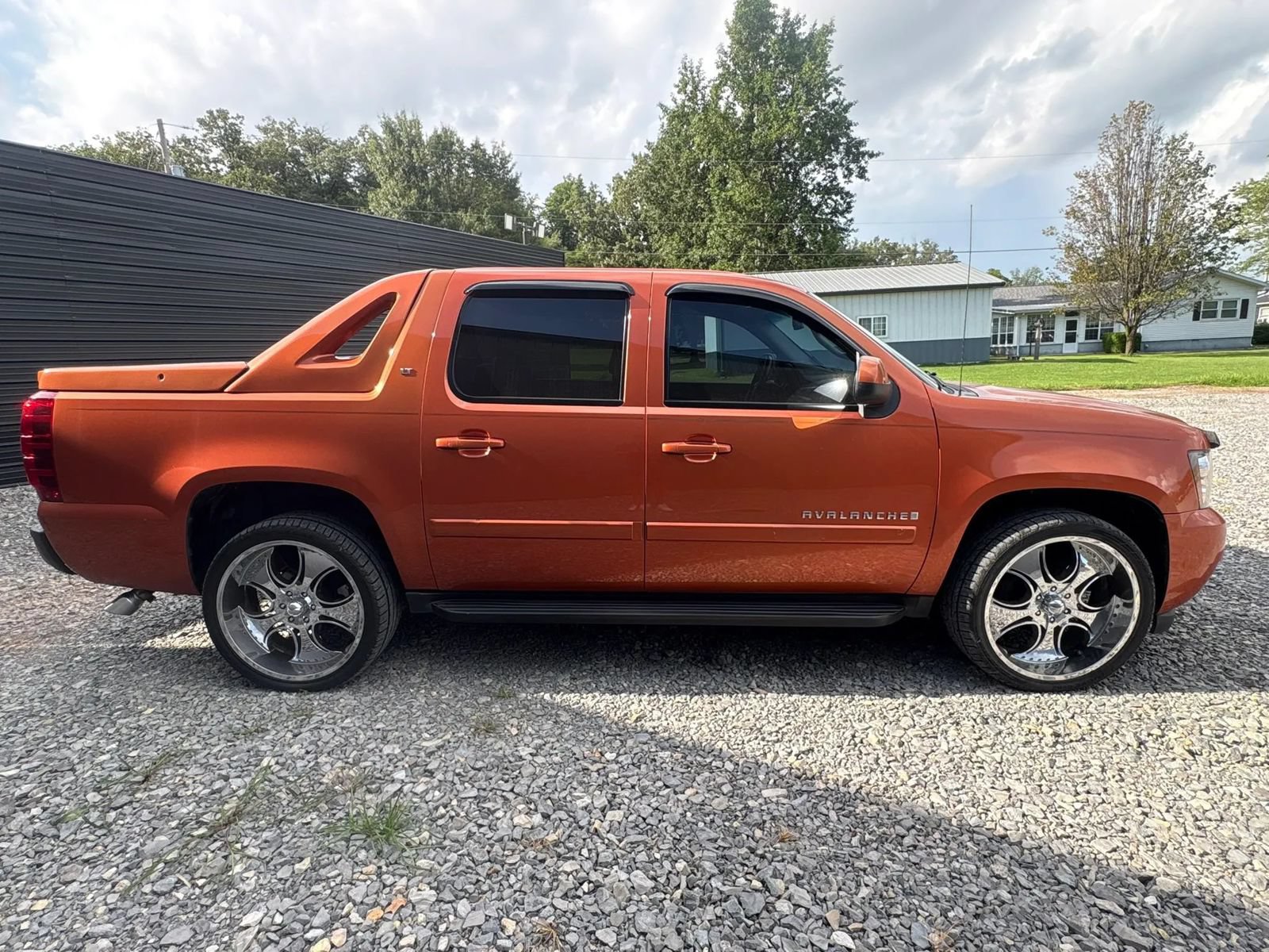 Used 2007 Chevrolet Avalanche LT AWD/4WD image 4