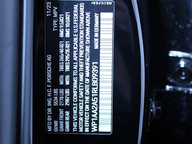 Certified 2024 Porsche Macan image 30