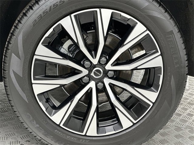Certified 2023 Volvo XC60 B5 Plus w/ Climate Package image 10