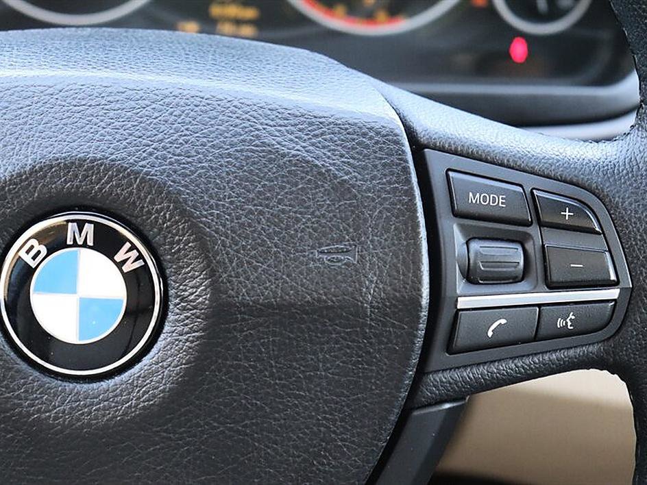 Used 2011 BMW 550i Sedan image 30