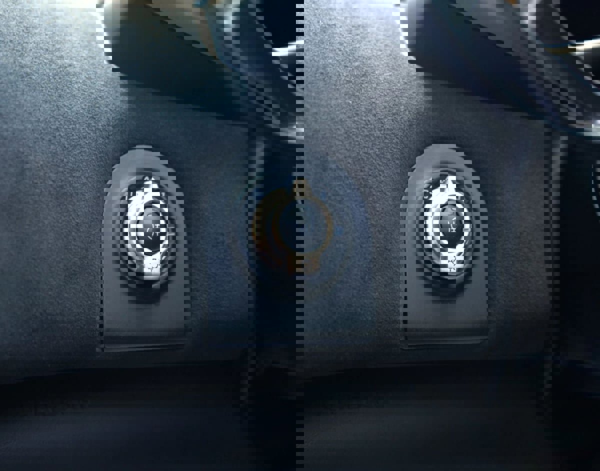 Used 2015 McLaren 650S Spider image 28