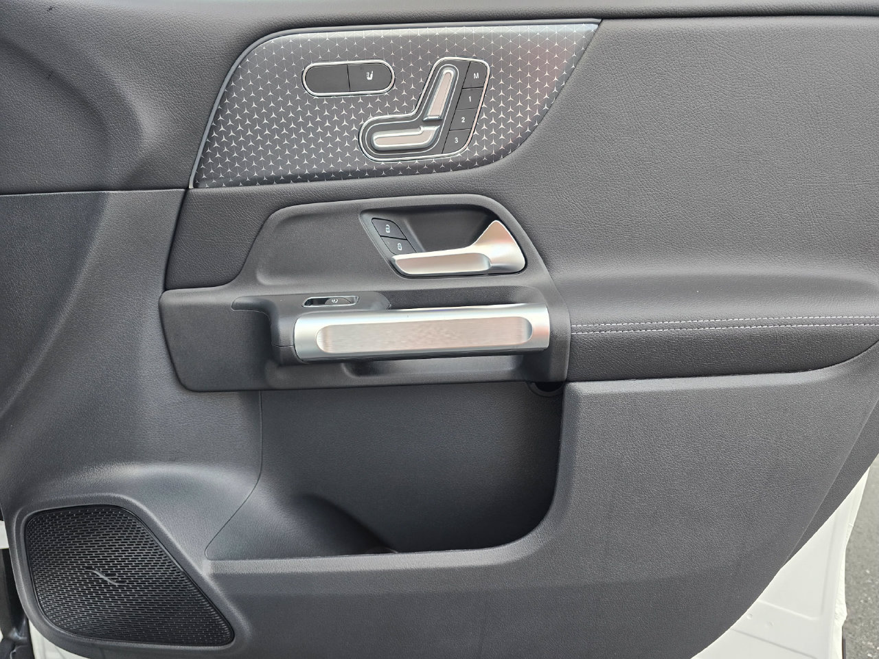 New 2026 Mercedes-Benz GLB 250 4MATIC image 32