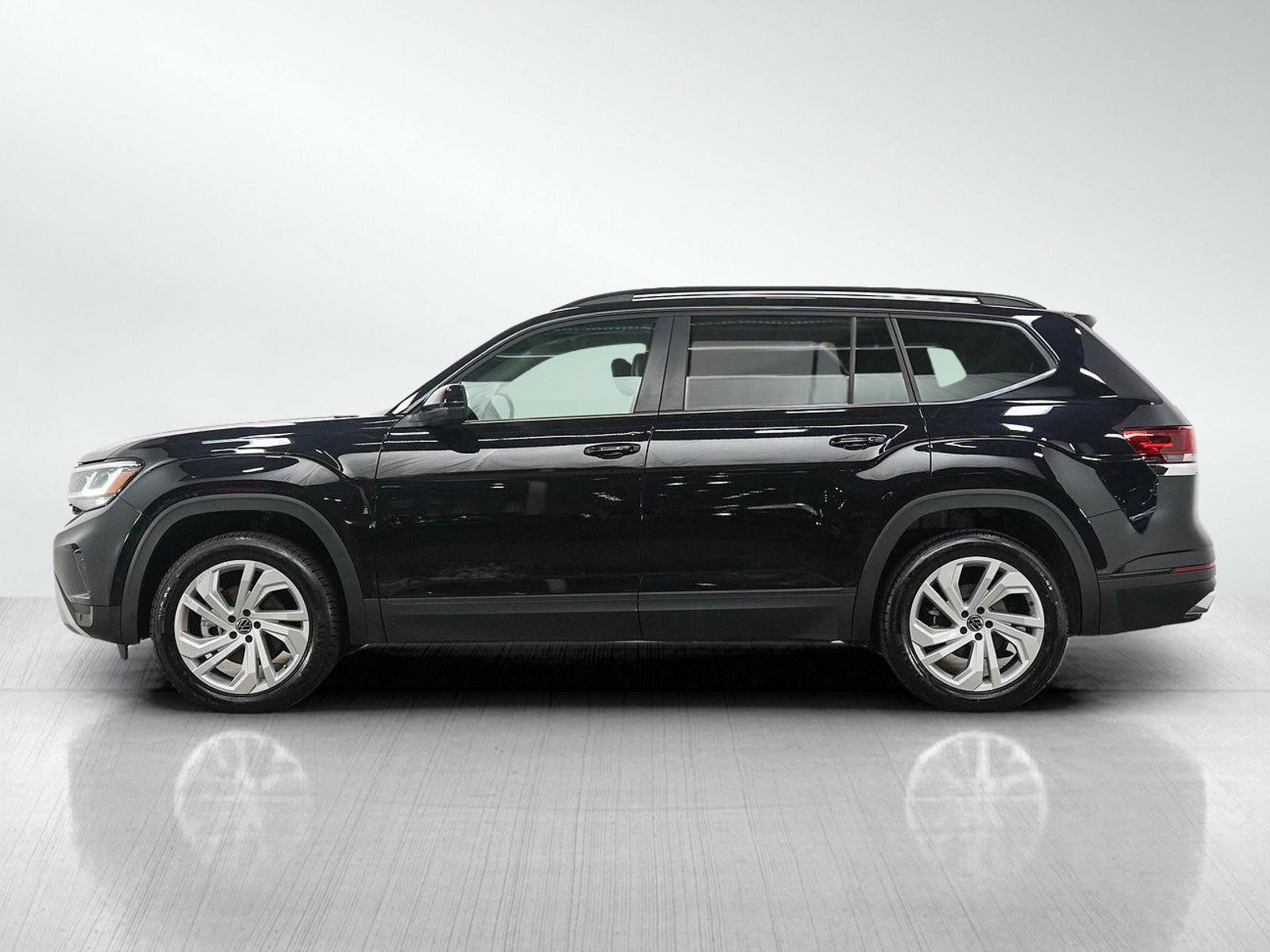 Used 2023 Volkswagen Atlas SE AWD/4WD image 2