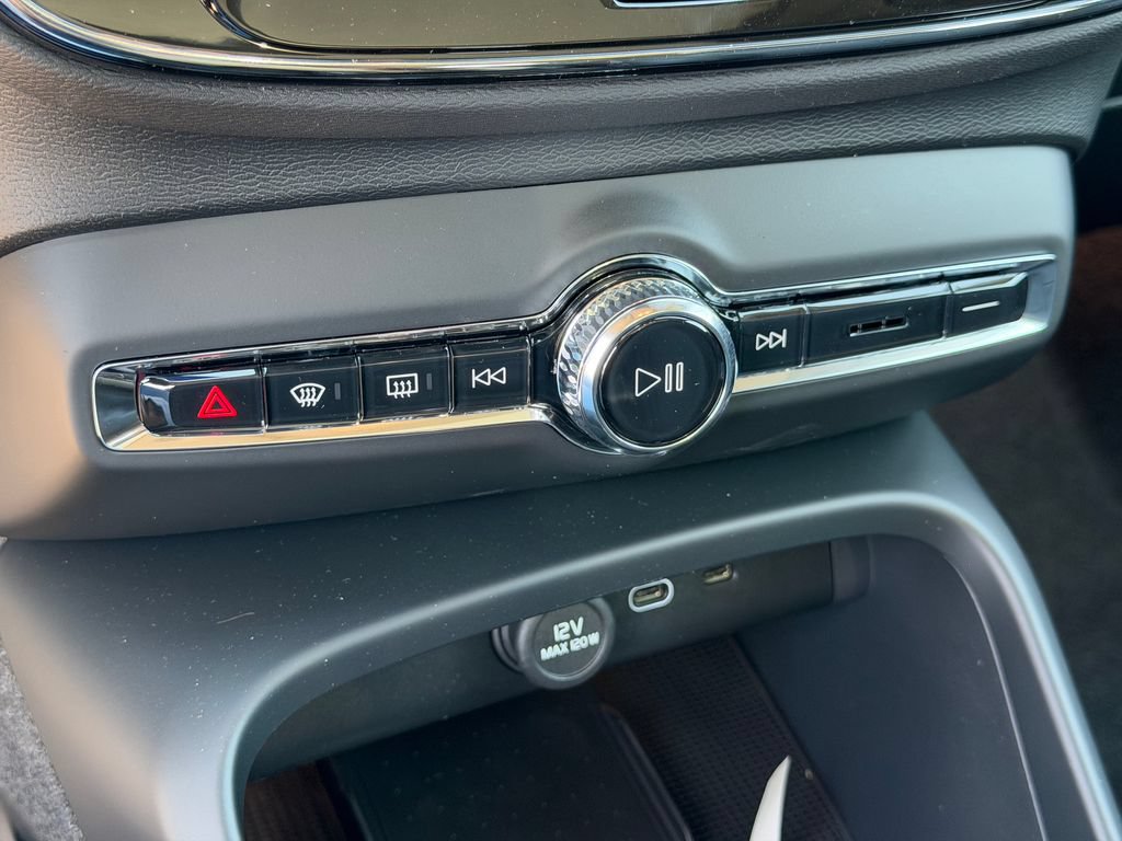 New 2026 Volvo XC40 B5 Plus w/ Climate Package AWD/4WD image 26