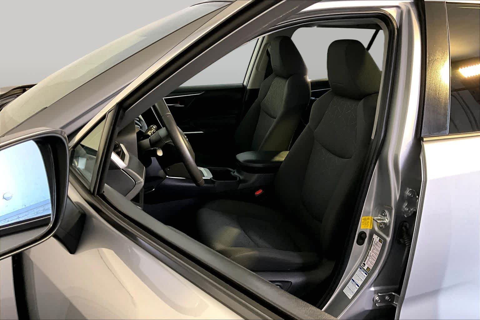 Used 2022 Toyota RAV4 XLE w/ Convenience Package AWD/4WD image 9