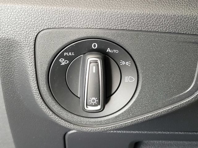 Used 2020 Volkswagen Atlas Cross Sport SE w/ Panoramic Sunroof Package FWD image 13
