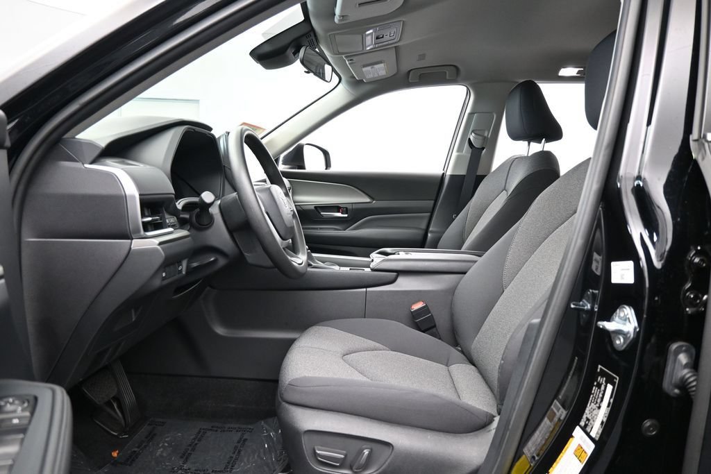 Used 2025 Toyota Grand Highlander FWD image 11