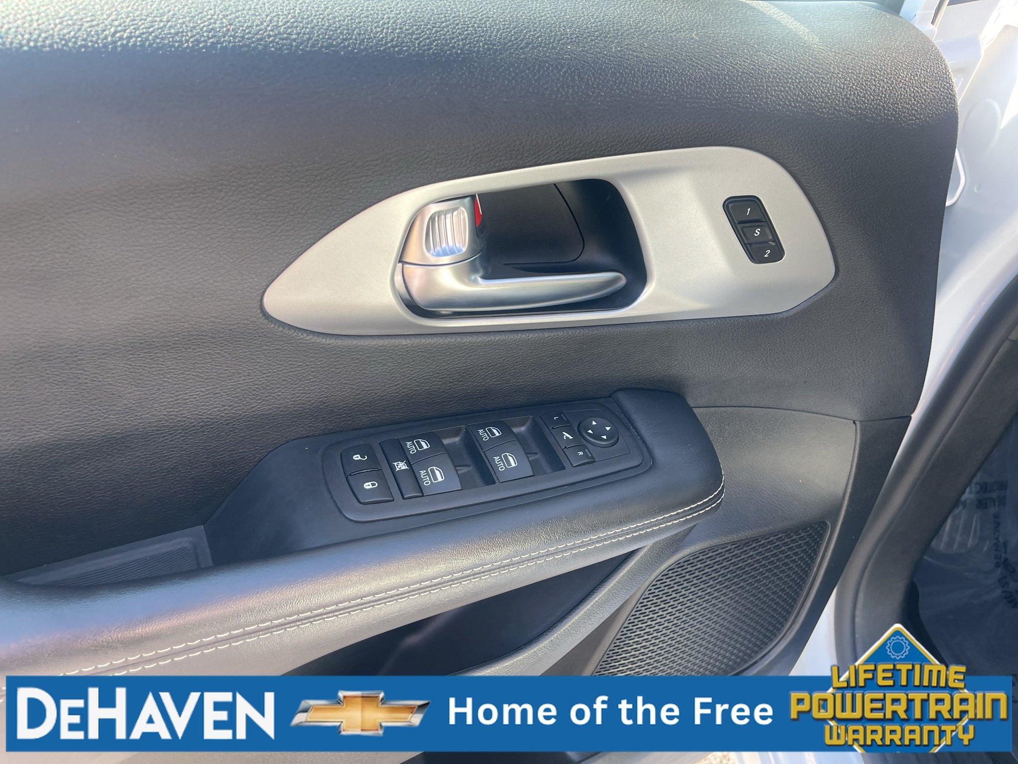 Used 2025 Chrysler Pacifica Limited FWD image 24