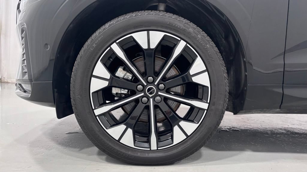Certified 2026 Volvo XC60 B5 Plus AWD/4WD image 30