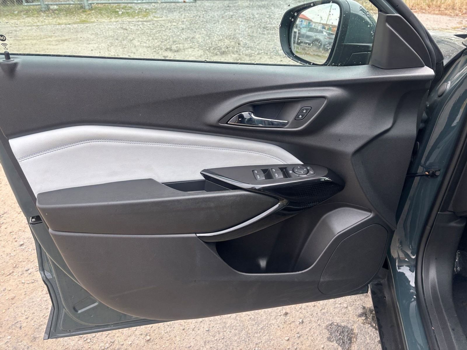 Used 2025 Chevrolet Trax LT image 18