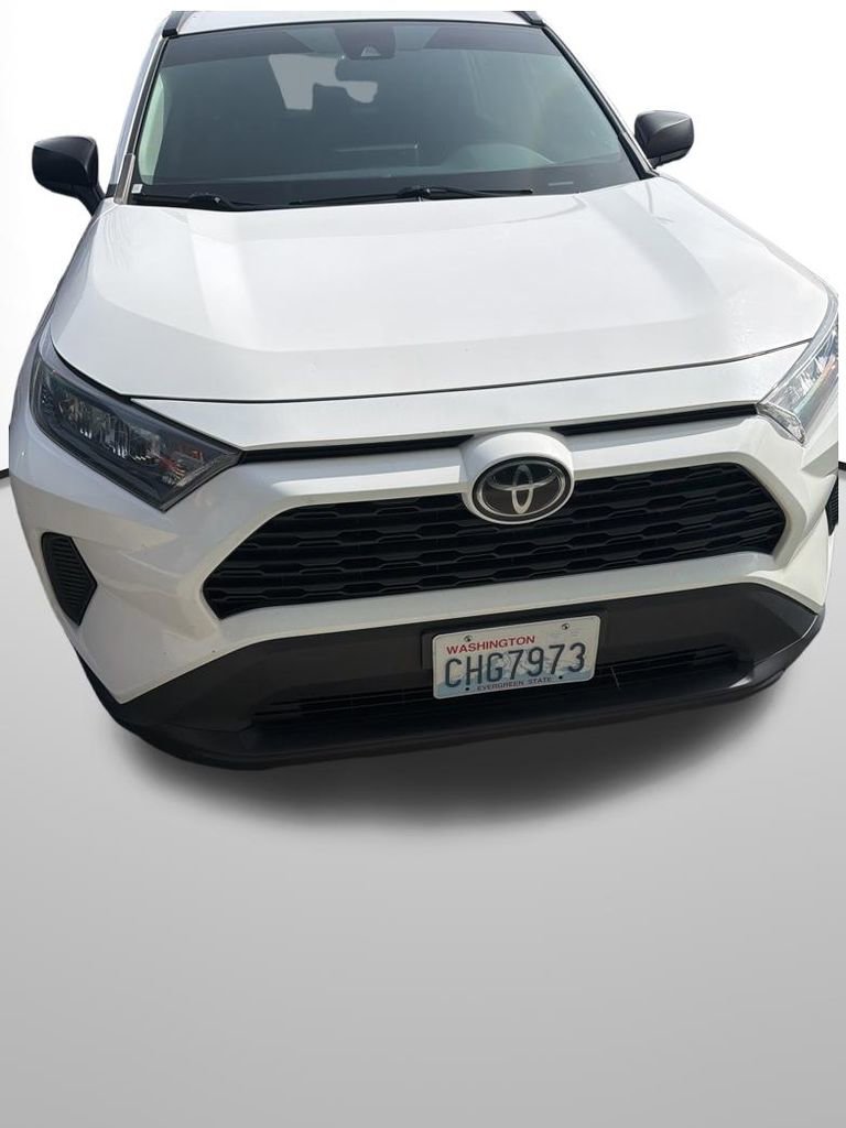 Used 2021 Toyota RAV4 LE image 8