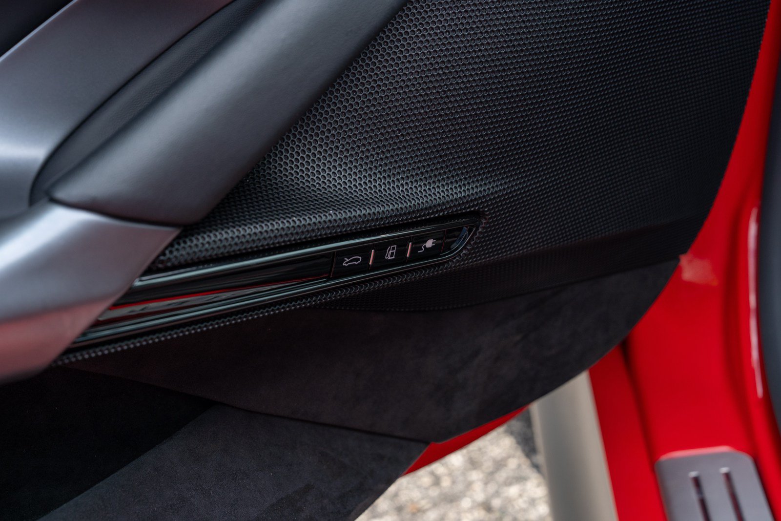 Used 2022 Ferrari SF90 Stradale AWD/4WD image 27