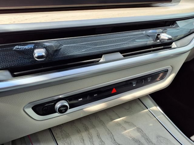 Used 2025 BMW X7 xDrive40i w/ Executive Package AWD/4WD image 13