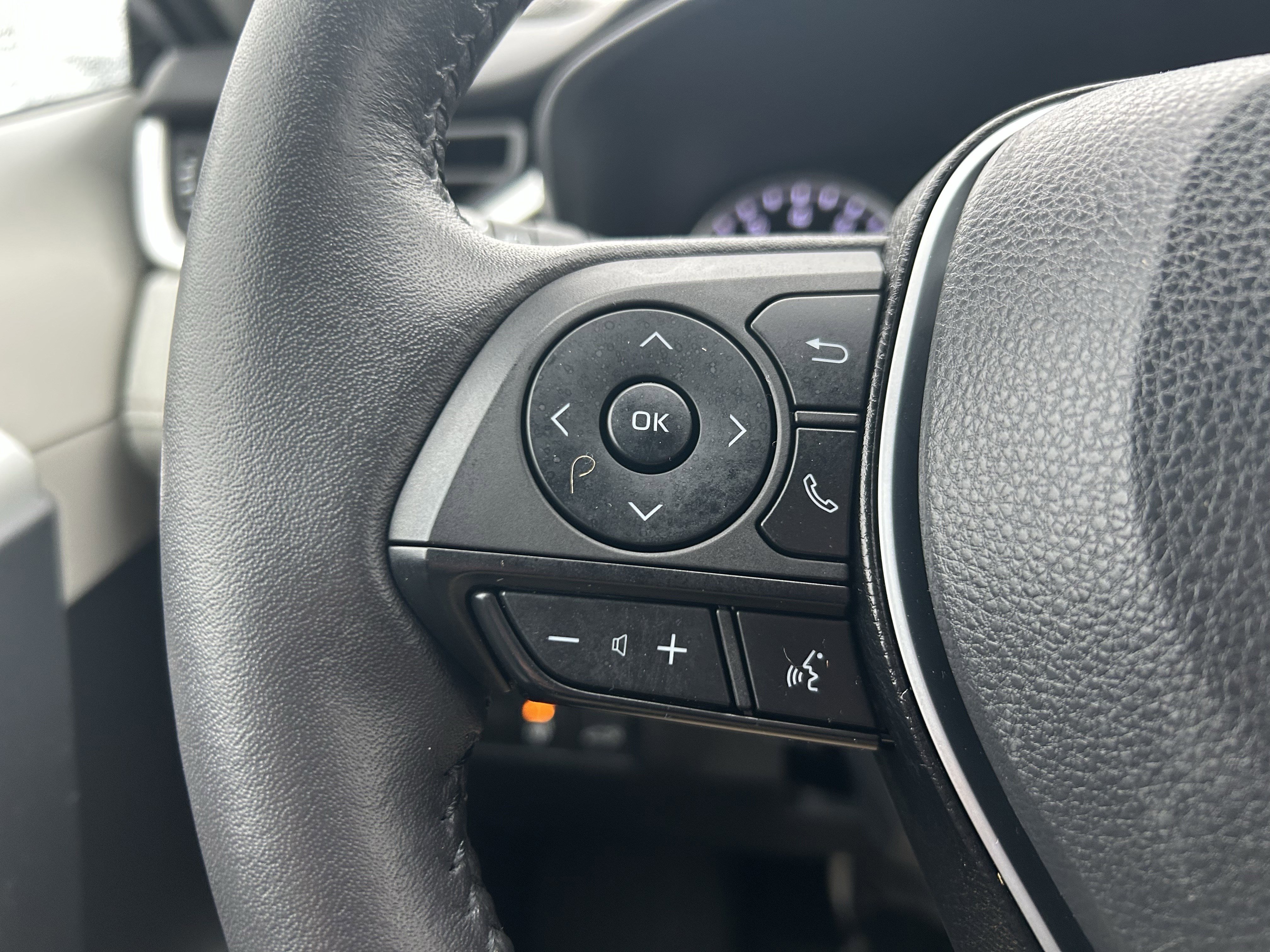 Used 2022 Toyota RAV4 XLE Premium image 18