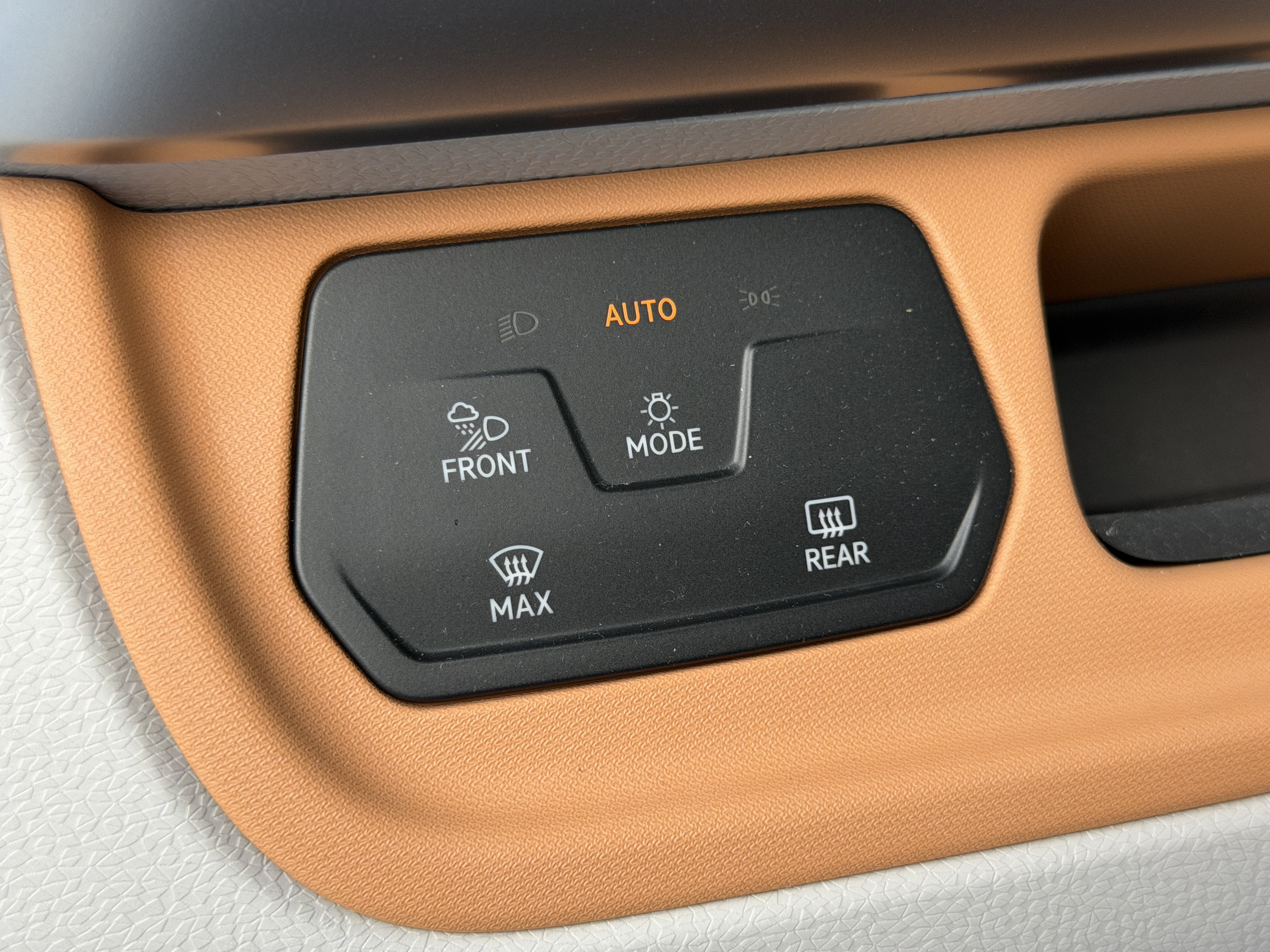 Used 2025 Volkswagen ID. Buzz 1st Edition RWD image 30