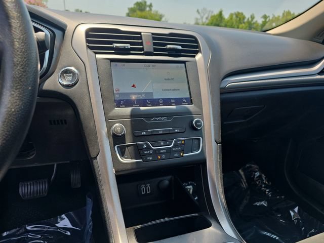 Used 2020 Ford Fusion SE FWD image 20