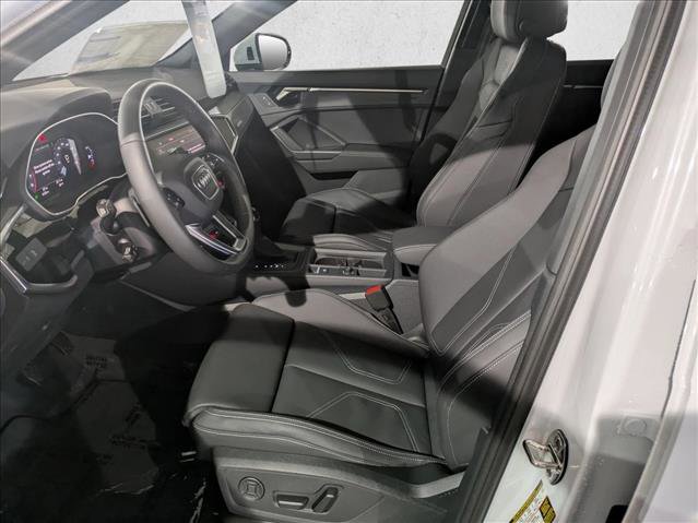 New 2025 Audi Q3 2.0T Premium w/ Black Optic Sport Package AWD/4WD image 4