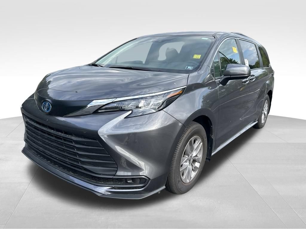 Used 2025 Toyota Sienna LE