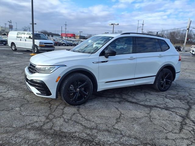 Used 2023 Volkswagen Tiguan SE R-Line image 32