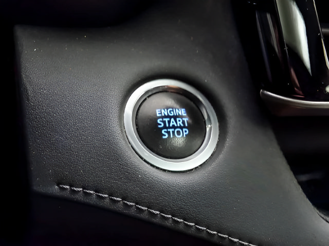 Used 2021 Toyota Highlander XLE AWD/4WD image 17