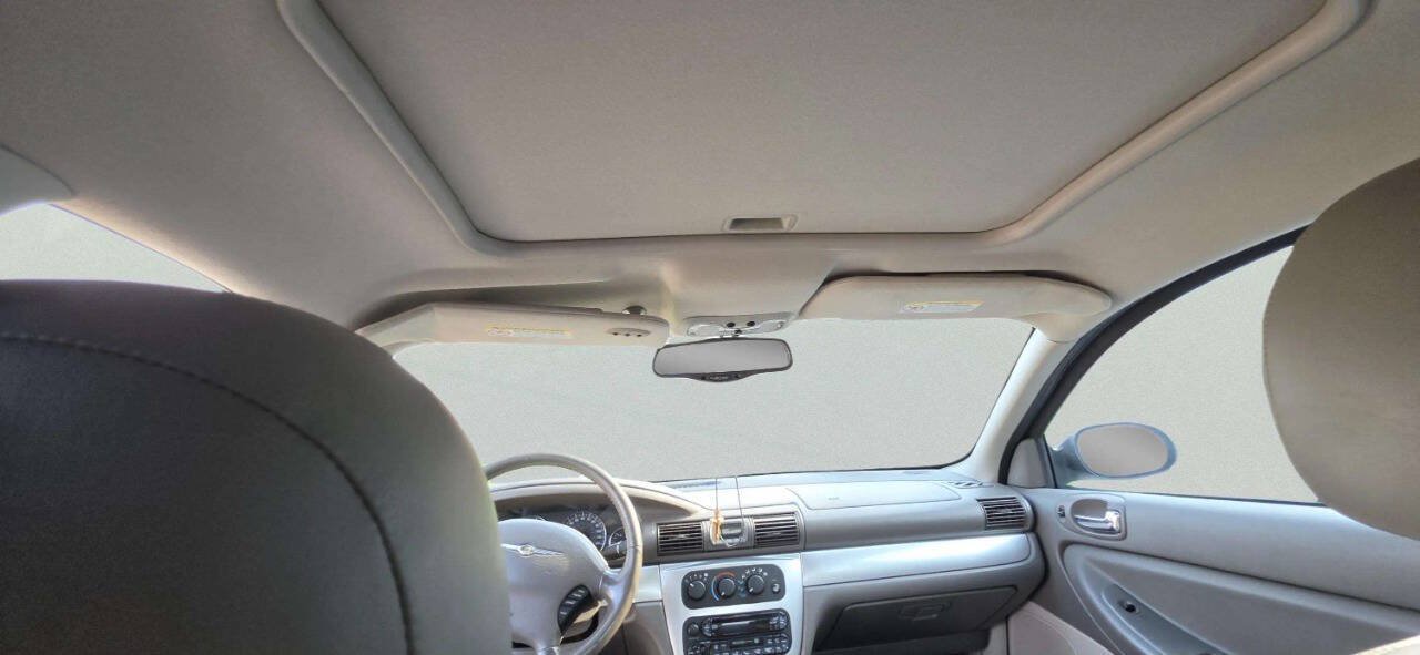 Used 2005 Chrysler Sebring Touring FWD image 9