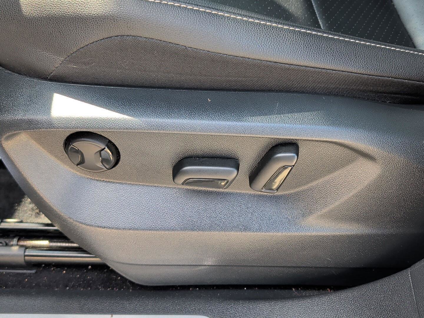 Used 2021 Volkswagen Tiguan SE R-Line image 12